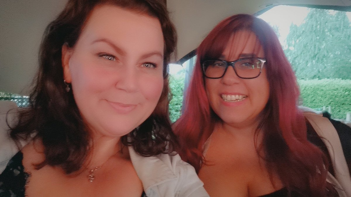 roxyfox140978's tweet image. How it started.... 6 pints later how it&apos;s going 😂😂😂😂😂😂😂🍻🍻🍻
#outout