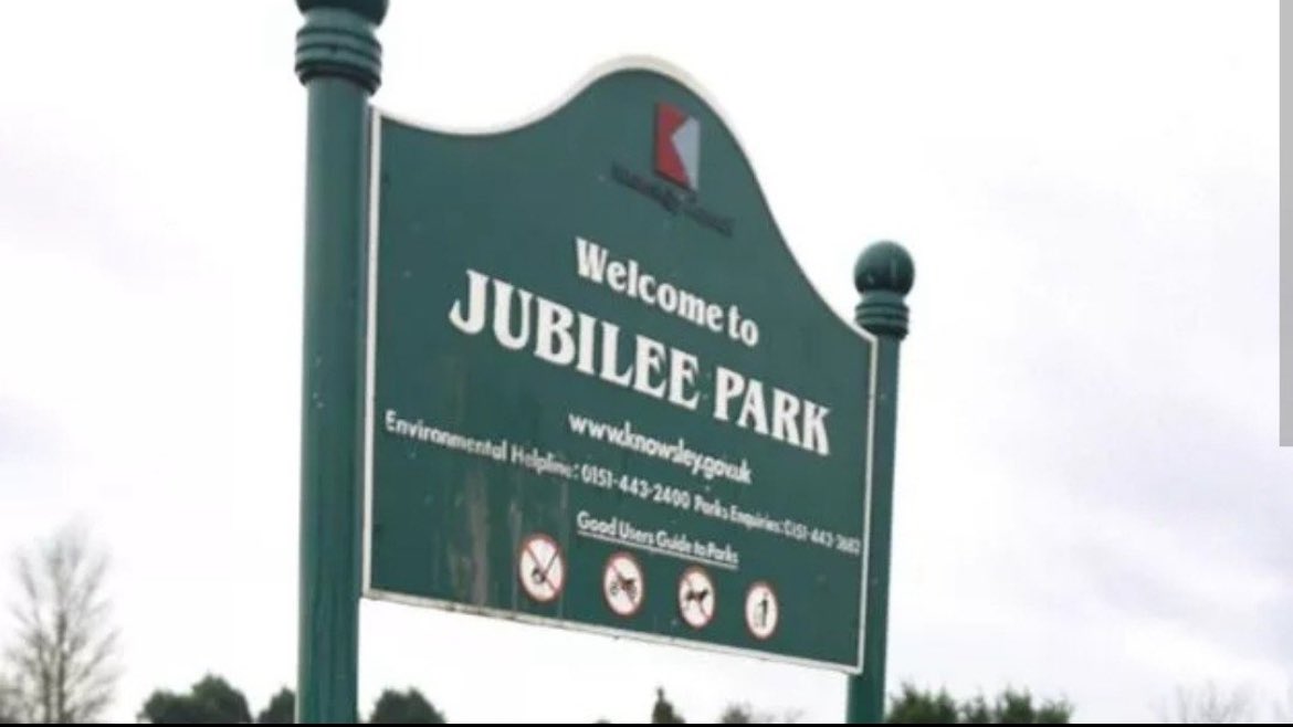 HuytonJunior16s's tweet photo. HUYTON U21s Training Tonight 7:30-8:30 Jubilee Park Huyton ⚽️💚 https://t.co/pvIU9DOxcJ