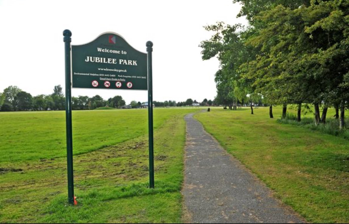 HuytonJunior16s's tweet photo. HUYTON U21s Training Tonight 7:30-8:30 Jubilee Park Huyton ⚽️💚 https://t.co/pvIU9DOxcJ