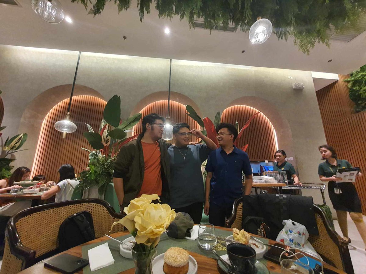 serjeson's tweet photo. 3 best bois 4L
@EarlyCurly @MiniMIGGY https://t.co/kmoFORbDnF