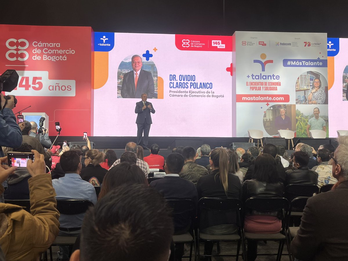 AndresCarboA's tweet image. En el primer encuentro de economía popular y solidario organizado por la @camaracomerbog @+Talante #+Talante #ClusterSoftware presentes ver la agenda de los 3 días