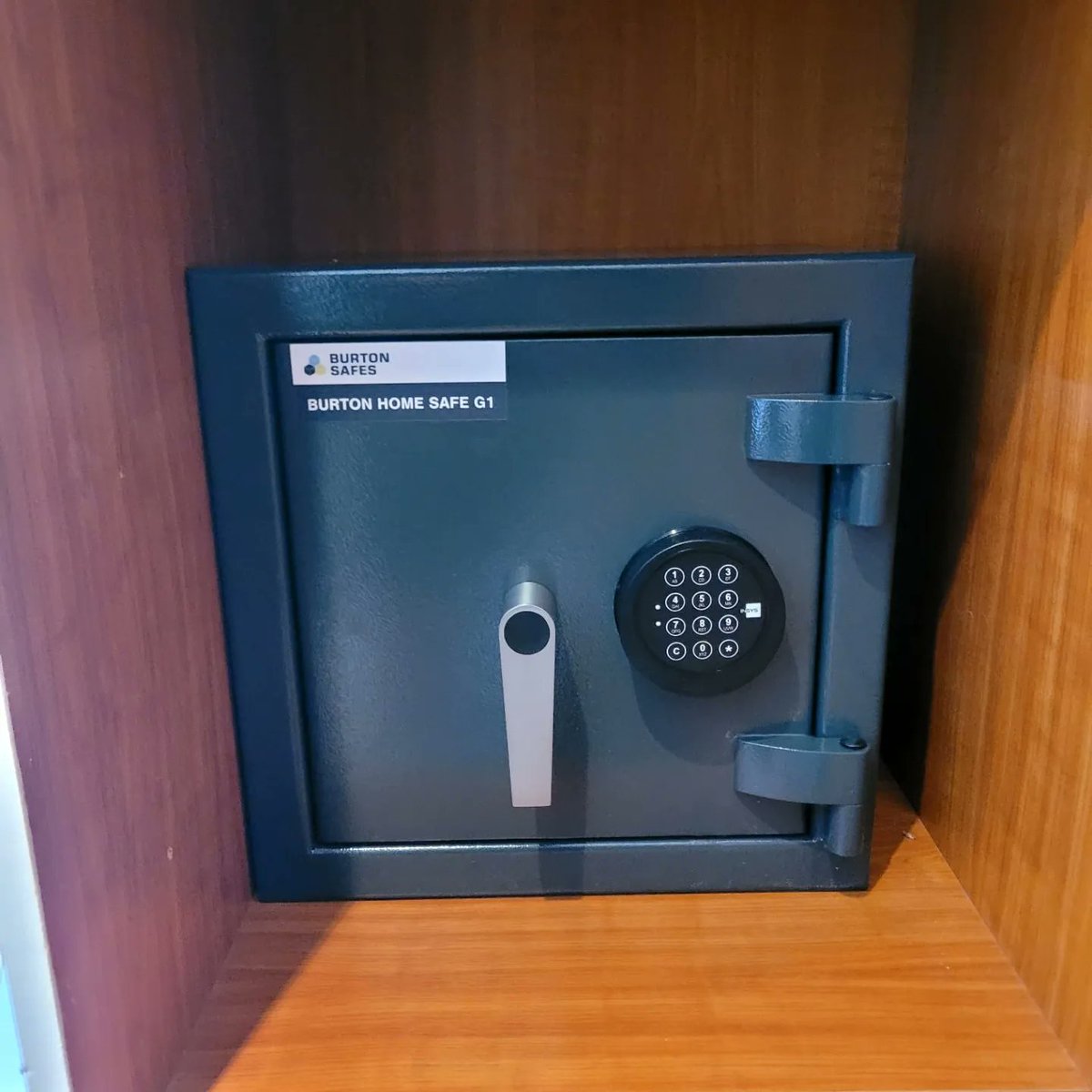 IKSLocksmiths's tweet image. Grade 1 safe in a property in Stanmore HA3.
Insurance rating £10k cash £100k valuables

Contact us on 0203 284 1045

#safe #homesafe #securitysafe #insuranceapproved #highsecurity