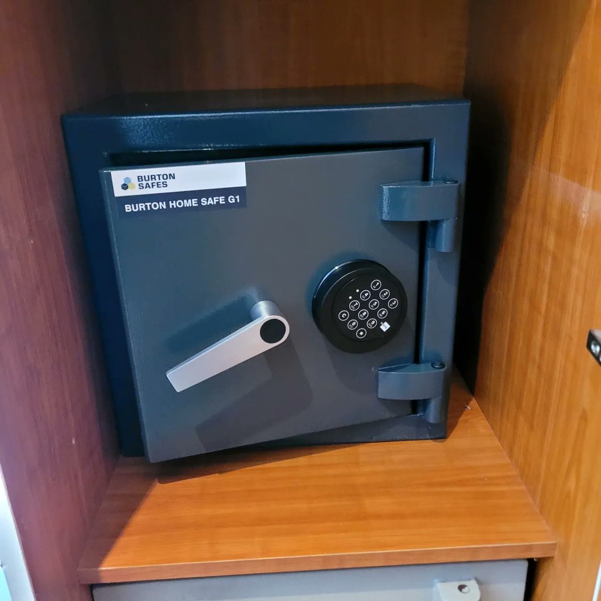 IKSLocksmiths's tweet image. Grade 1 safe in a property in Stanmore HA3.
Insurance rating £10k cash £100k valuables

Contact us on 0203 284 1045

#safe #homesafe #securitysafe #insuranceapproved #highsecurity