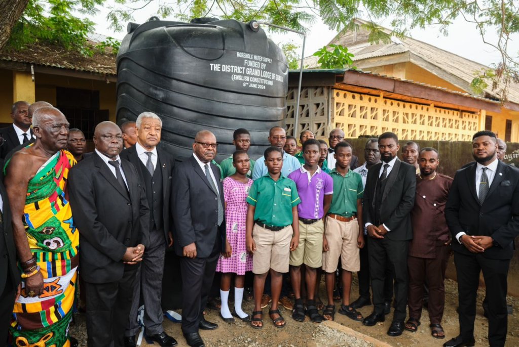 Ghanaian Freemasons have made a very generous donation to address the water problem at some schools in Cape Coast💧💪

Full story on our blog⏬
🔗ugle.org.uk/discover-freem…

#Freemasons