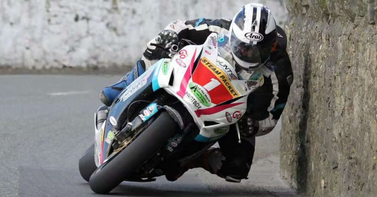 MotoChronicles's tweet photo. The Isle of Man TT, started in 1907, is one of the most dangerous motorcycle races. Riders navigate the 37.73-mile Snaefell Mountain Course, which includes narrow roads, stone walls, and tight turns, reaching speeds of over 200 mph. https://t.co/SzwPDfrFQR