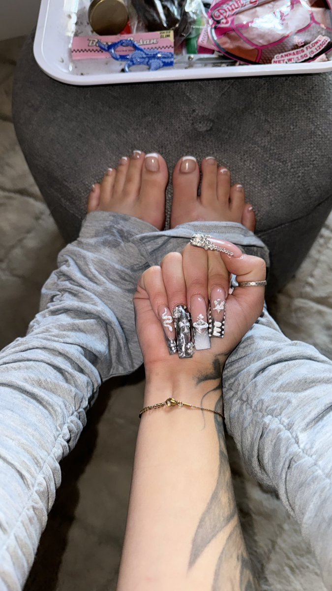 heyylizzi's tweet photo. Fresh sets 💕😋 #toes #prettyfeet #cumexplore https://t.co/ODCuBQ1JwZ
