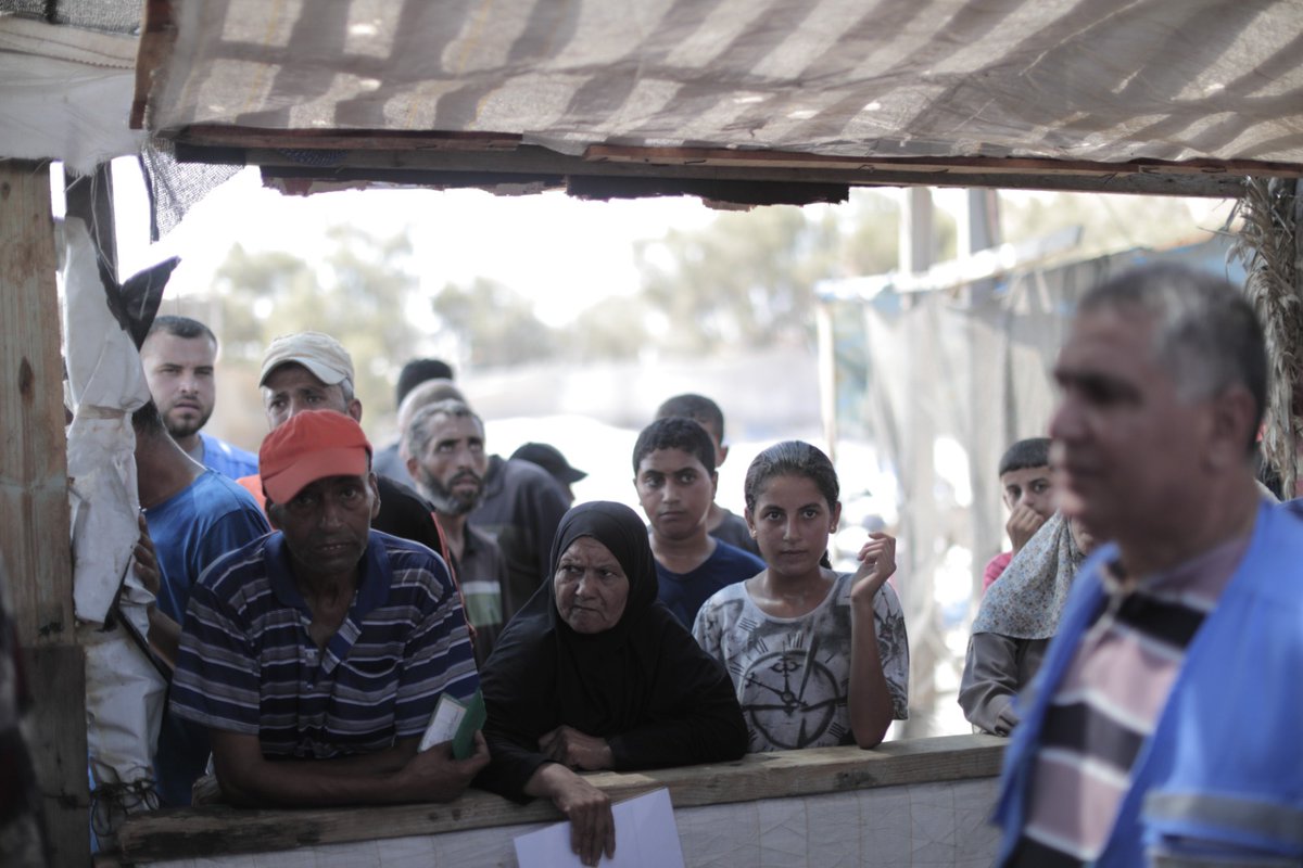UNRWA's tweet photo. Families in #Gaza have lost everything. Our @UNRWA colleagues continue distributing food and other urgently needed supplies such as tents and utensils, but it’s not enough.

Conditions deteriorate daily, putting vulnerable lives at risk. We need more humanitarian access in Gaza. https://t.co/gf93Udo6Re