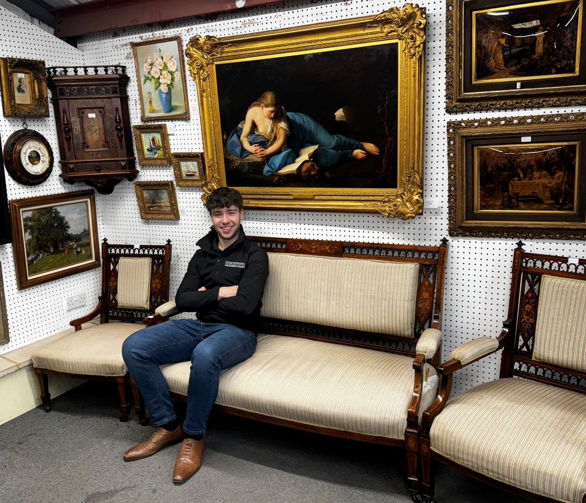 apauctionhouse's tweet photo. 📸 Meet Ridley Partridge, taking a break after preparing our London saleroom for viewing on Monday 22nd July from 10am
Auction: Tuesday 23rd July from 10am
Catalogue: https://t.co/c5QlIyGON3
📍 Ickenham Rd, HA4 7DL
#AuctionPrep #UnderTheHammer #BidNow
@apauctioneers https://t.co/ItOrTnBNoJ