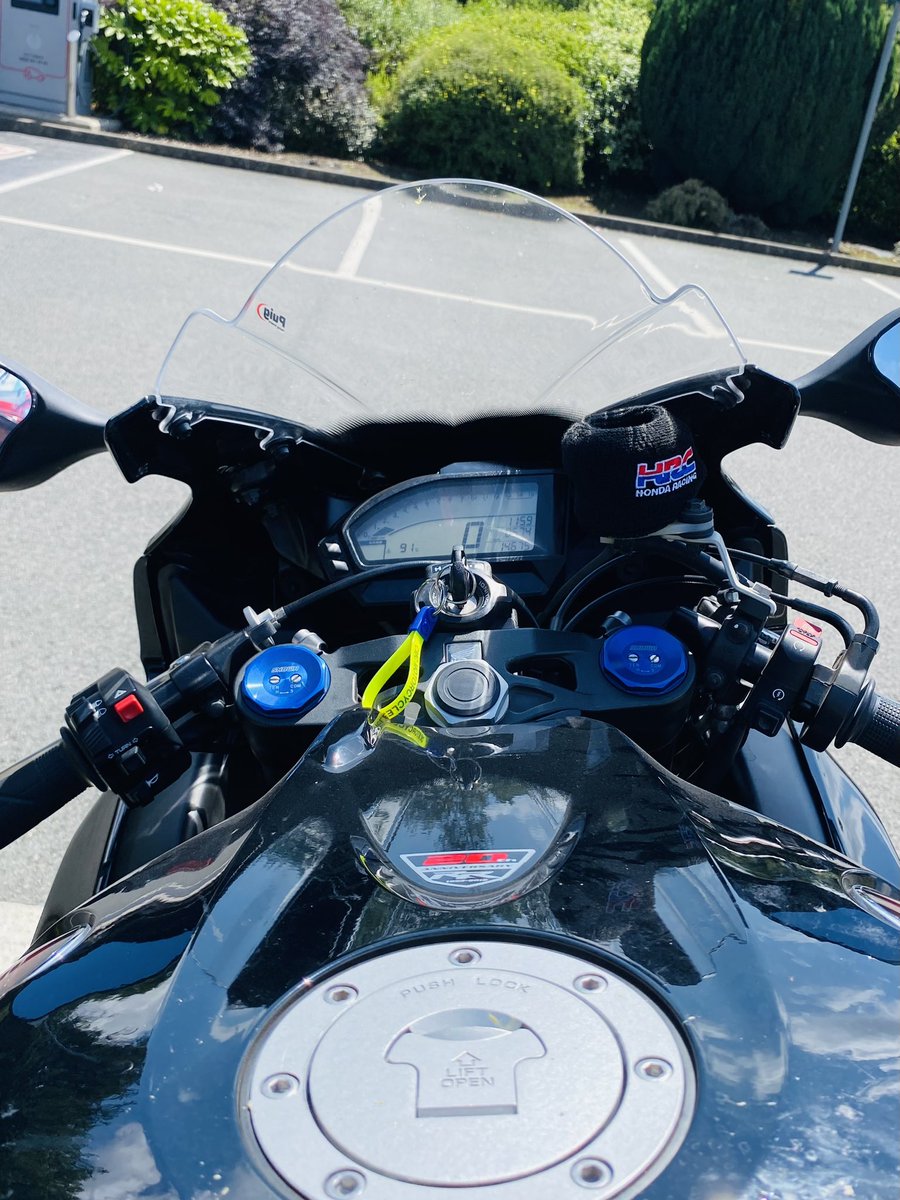 LordBoatrace's tweet image. Need to run my dangly bits under a cold tap when I get back.. Redders 🥵 
#CockpitView #Fireblade 🏍️🖤