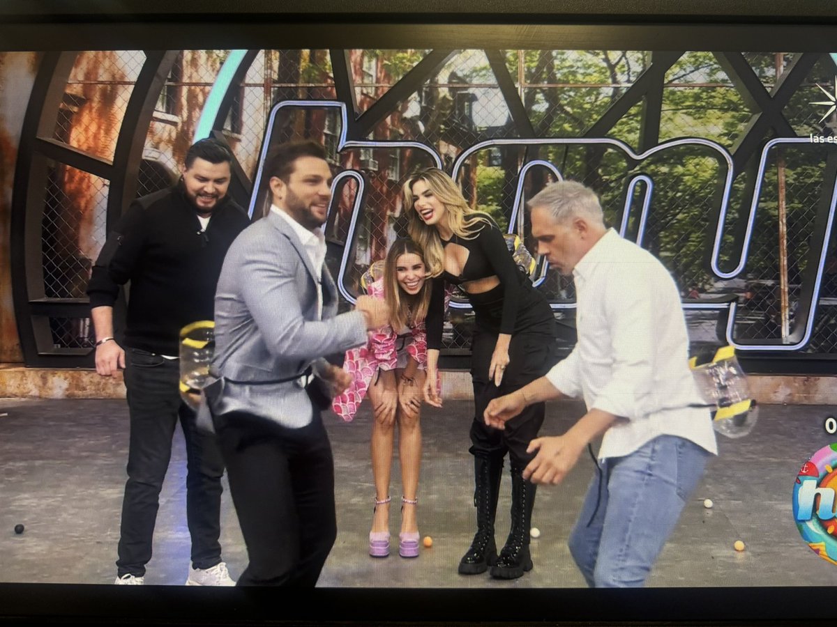 Jajajajajajaja el movió excelente el vote 

NICOLA EN HOY