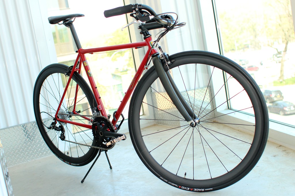 irideusa's tweet photo. Roadster.

#iride #italian #bicycles #handmade #showbicycle #speed #heritage #ancestry #cultural #legacy #ancestor #steel⁠ #steelisreal #carbonfiber #carbon #columbus1919 #miche⁠ ⁠#campagnolo  #boydcycling #selleSMP⁠
#irideusa https://t.co/c4eiFk5Lkn