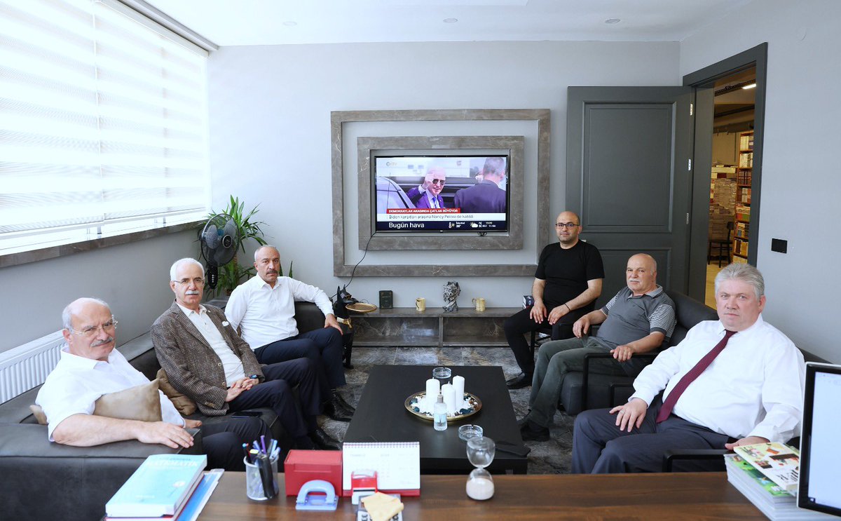 ahmetakca55's tweet photo. Ankara Ticaret Odası Yönetim Kurulu Başkanımız @GurselBaran,bey ve yönetim Kurulu Başkan Yardımcımız Temel Aktay, Yönetim Kurulu Üyemiz,Ali İhsan Güçlü ile birlikte ATO'nun 10 No'lu Basın Yayın Meslek Komitesi Meclis Üyesi Caner Vural'ın iş yerini ziyaret ederek çalışmaları hakkında bilgi aldık

@temelaktay @AlihsanGl4 @canervrl