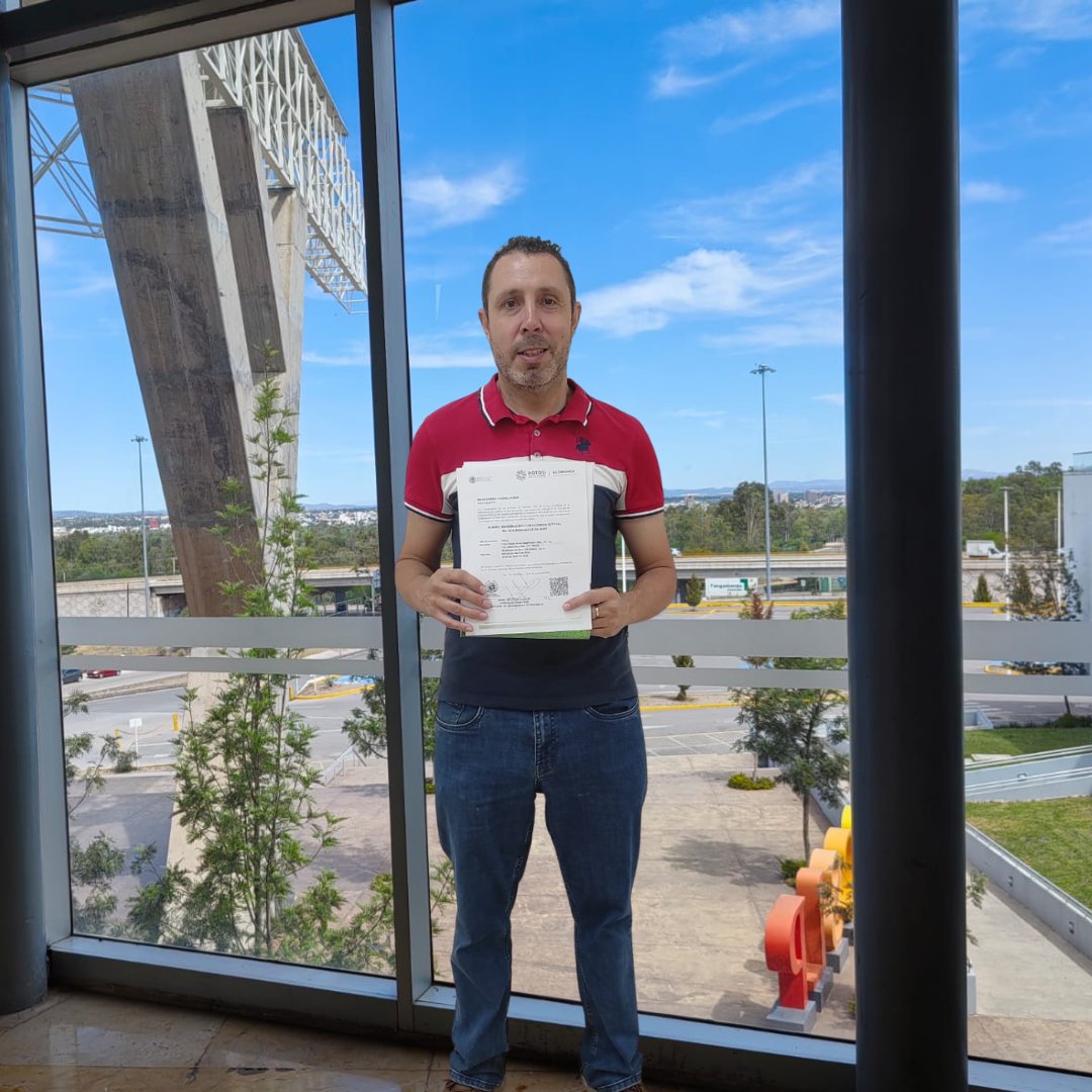 REAI_SLP's tweet photo. La Secretaría de Desarrollo Económico a través del REAI felicita a Hildegardo Suarez Peris por la revalidación de su licencia inmobiliaria.

¡Gracias por cumplir con tu obligación como agente inmobiliario! https://t.co/R9TZiZyN4f