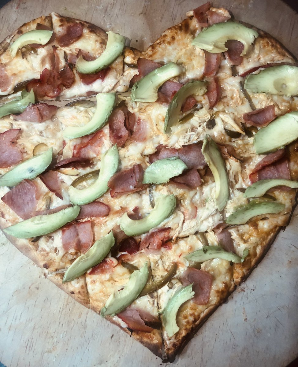 pizzasDon's tweet photo. Cosas hechas de corazón 
#pizzadecorazon #molcajetes y más 
#felizdia https://t.co/RsC2mu2C5s