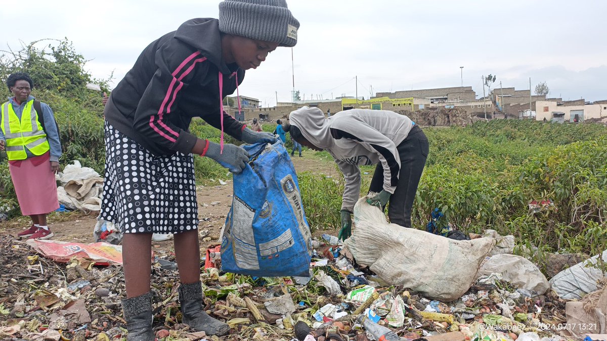 Wanavijiji_sdi's tweet photo. Days 1 and 2 of data collection in Naivasha involved tracking the average waste generated at the household level and recording data on waste pickers around the Naivasha municipality.

#MakingSlumsVisible #InclusiveCities https://t.co/n0WX58VfqM
