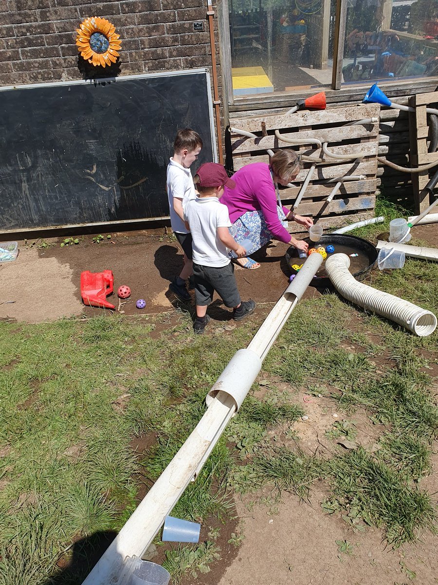 joevansstc's tweet photo. EYFS @EdwardCofe are big on teaching grown ups! Such confidence comes from quality interactions. #gottaloveaunicorn #ceolife @stchris_trust https://t.co/kazvYNSBaM