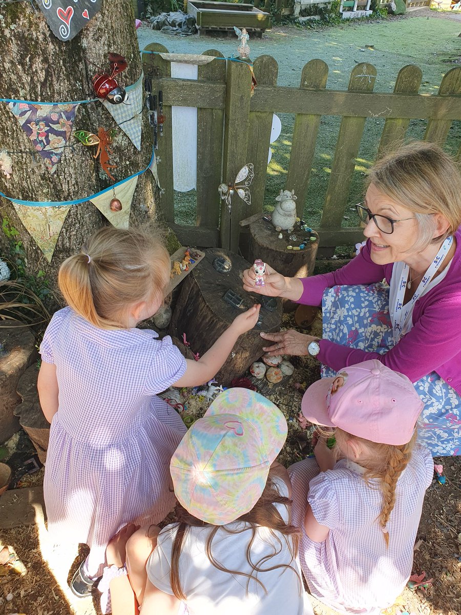 joevansstc's tweet photo. EYFS @EdwardCofe are big on teaching grown ups! Such confidence comes from quality interactions. #gottaloveaunicorn #ceolife @stchris_trust https://t.co/kazvYNSBaM