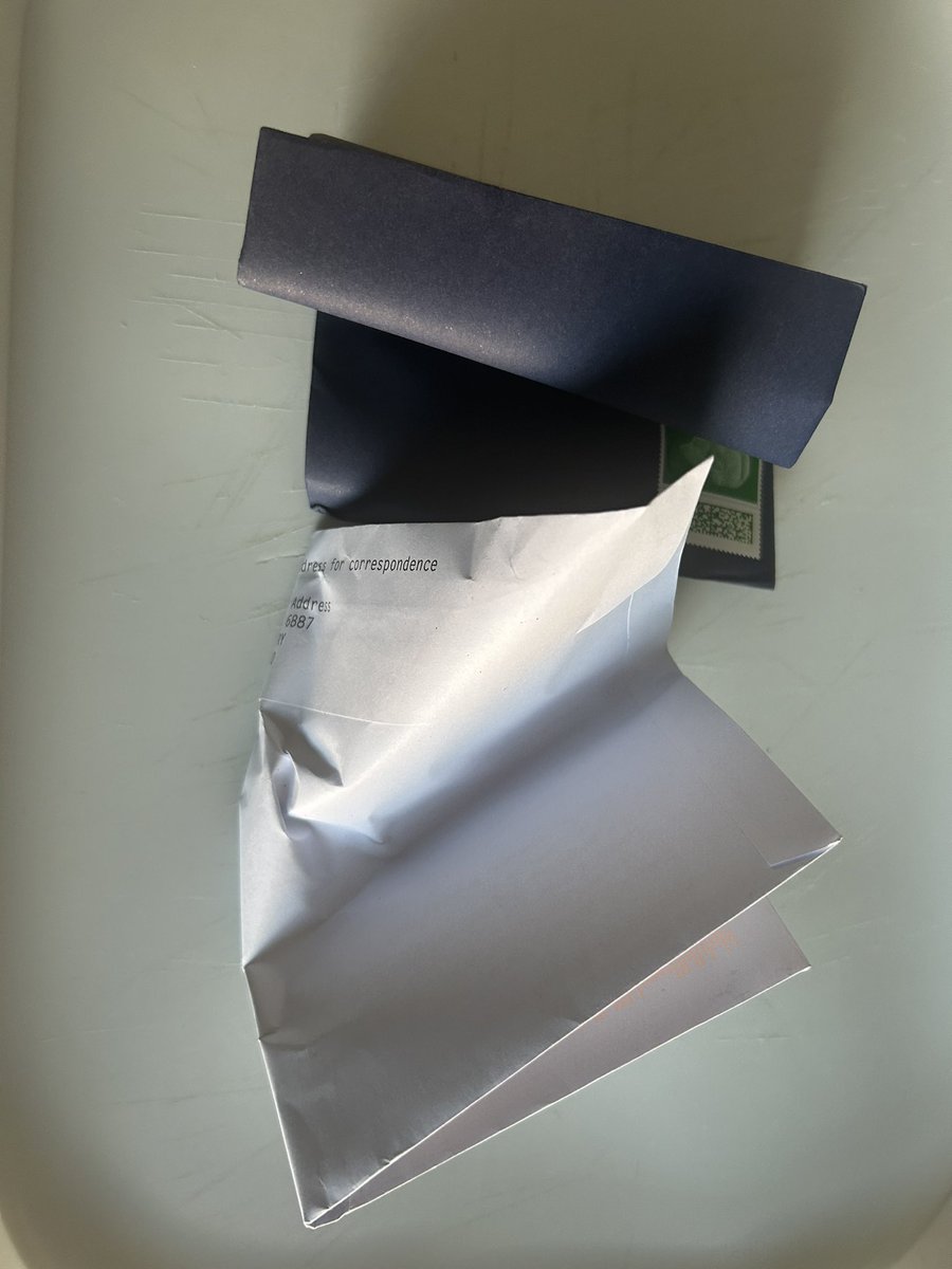 IanClocko's tweet photo. @RoyalMail is this the standard now? 
Where has it all gone wrong? https://t.co/89OoIFR1Nr