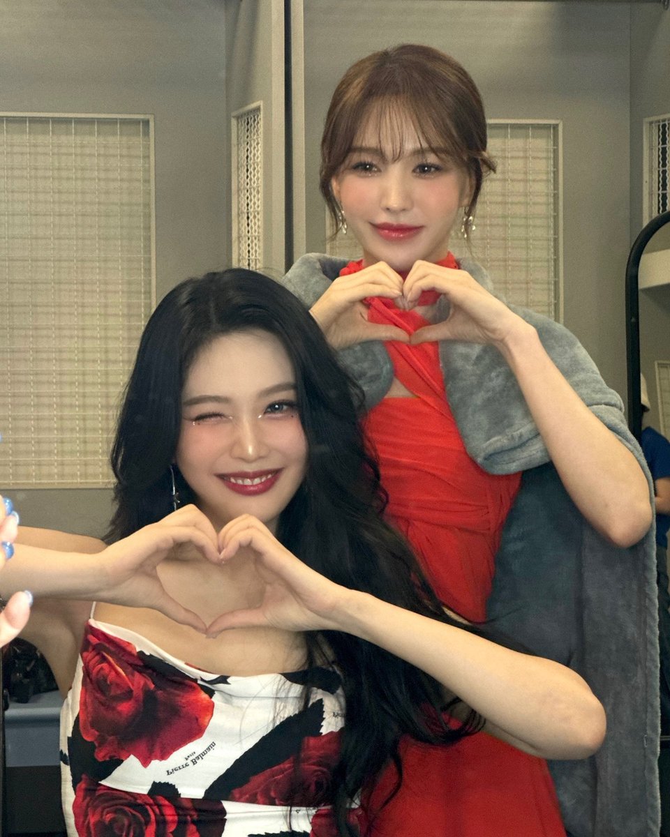 SWani0221's tweet photo. 조이 인스타에 승완이 💚💙 https://t.co/wJDzmVErDj
