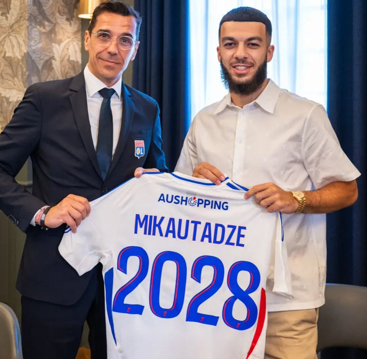 FabrizioRomano's tweet photo. 🔴🔵🇬🇪 Georges Mikautadze, unveiled as new Olympique Lyon player. Deal signed and completed. https://t.co/VVp8y8rouj