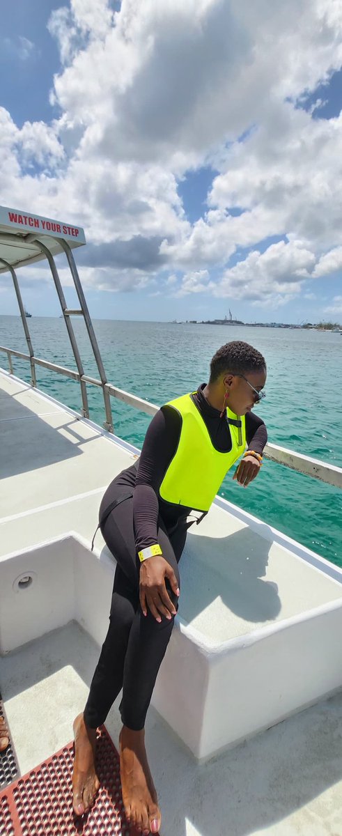 MenayeIdeas's tweet photo. Snorkeling in the Atlantic ocean on a beautiful weekend. The turtles are beautiful 😍 🤩 and the water is beautifully clean and green 💚 #adventuretime #ExploreTheWorld https://t.co/9y5UDvj1Y6