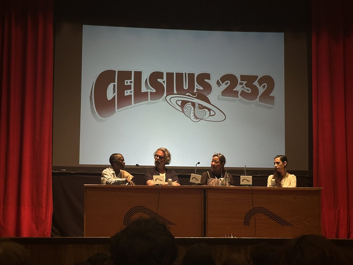 <a href="/festivalcelsius/">Celsius 232</a> <a href="/InsolitaEdit/">Insólita Editorial</a> <a href="/laura_fernandez/">Laura Fernández</a> Antes de comer estuvimos alucinando con <a href="/drkarenlord/">Karen Lord</a>, <a href="/EspenAukan/">Espen</a>, A. Y. Chao y <a href="/DiesClara/">Nemi</a> 🤯 en la charla sobre mitología, colonialismo, escritura y folclore. 

#celsius2024