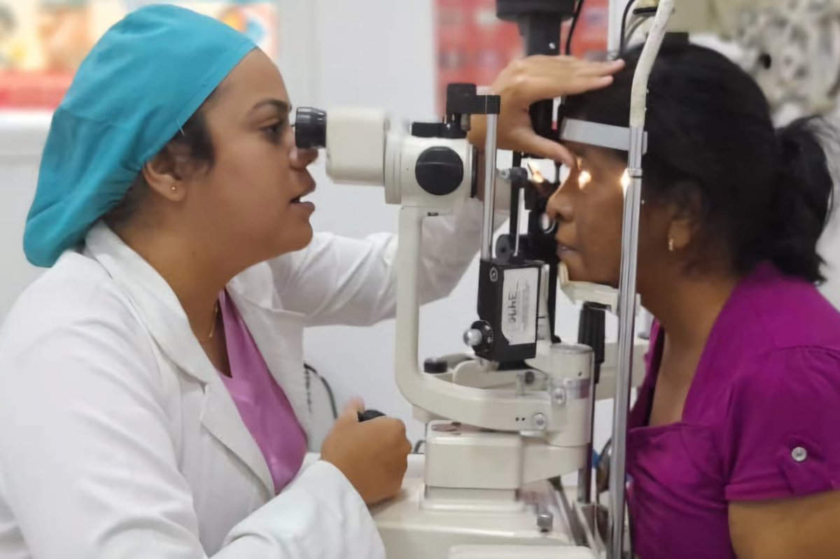 #VenezuelaObrera
¡El Plan Quirúrgico Oftalmológico en Aragua!

En el Hospital Militar coronel Elbano Paredes Vivas, realizamos 447 cirugías para beneficiar a nuestro gremio. También efectuamos 1300 estudios especializados y exámenes preoperatorios.
<a href="/NicolasMaduro/">Nicolás Maduro</a> 
<a href="/_LaAvanzadora/">Yelitze Santaella</a>