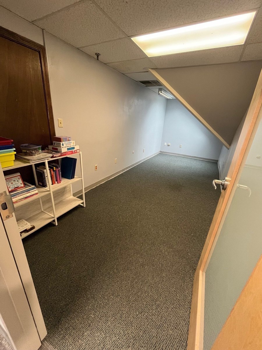 BellTowerCRE's tweet photo. Four office suites are now available at 63 Park Street in downtown #AndoverMA! Learn more about the interior &amp; exterior transformation of this convenient commercial property here: https://t.co/FgDa7o2tGn

#NorthShoreMA #BellTowerCRE https://t.co/FtmsylZUhn