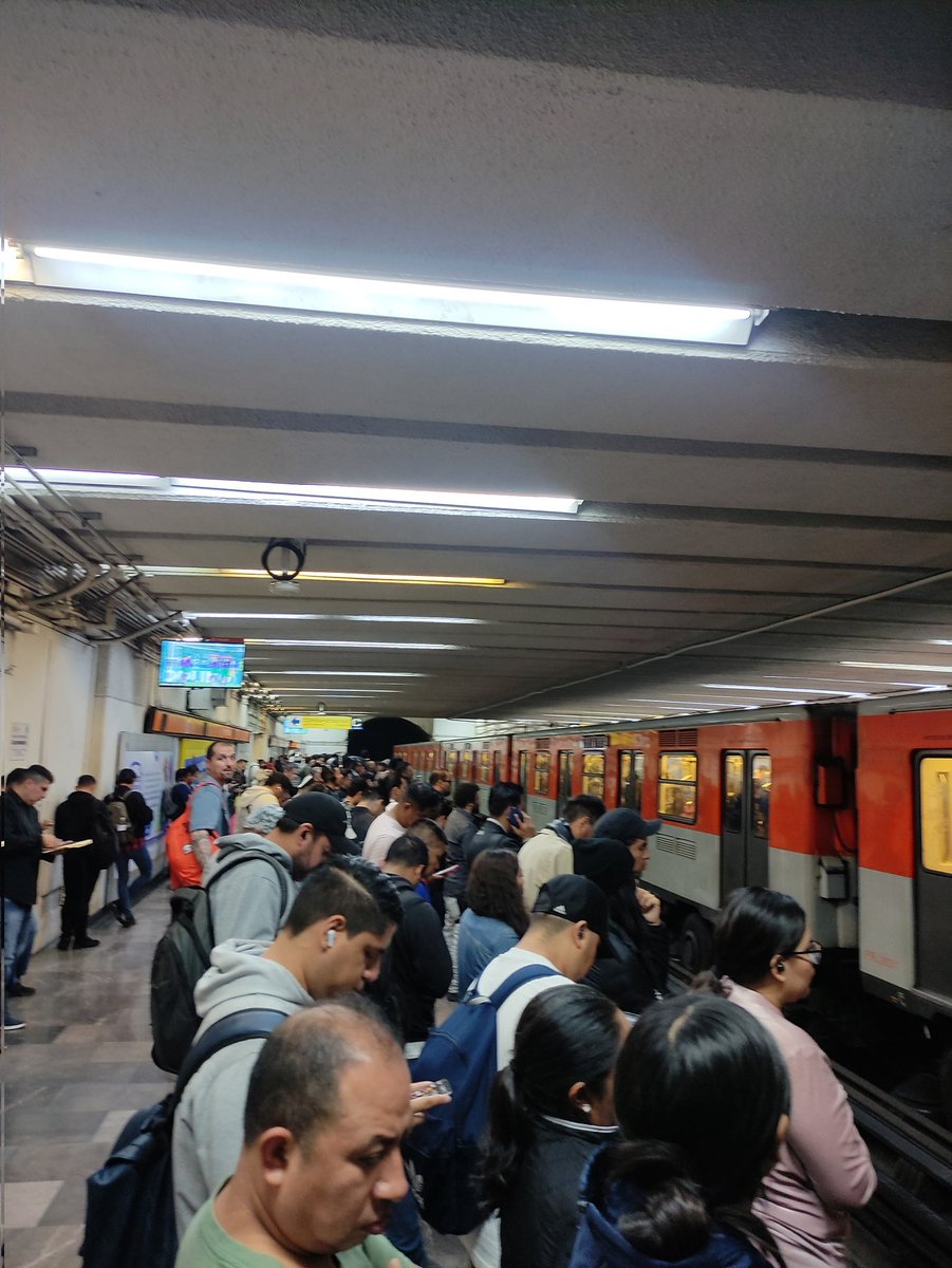 jmourize's tweet photo. @MetroCDMX Real linea 7 Tacuba->Barranca
Afluencia Maxima
Entre trenes 9 min de 9:32 a 8:39
3 trenes entre 9:31 y 10:02
#inversionHistorica
@GCalderon_Metro @martibatres @guiametromx @viral_metro @Reporte_Indigo @_LizVilchis @AnaJVillagran @telediario @azucenau @CiroGomezL https://t.co/Ii1wdsLmTO