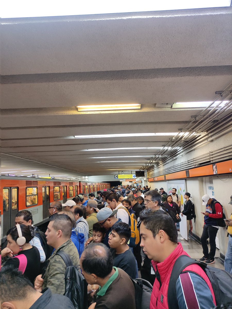 jmourize's tweet photo. @MetroCDMX Real linea 7 Tacuba->Barranca
Afluencia Maxima
Entre trenes 9 min de 9:32 a 8:39
3 trenes entre 9:31 y 10:02
#inversionHistorica
@GCalderon_Metro @martibatres @guiametromx @viral_metro @Reporte_Indigo @_LizVilchis @AnaJVillagran @telediario @azucenau @CiroGomezL https://t.co/Ii1wdsLmTO