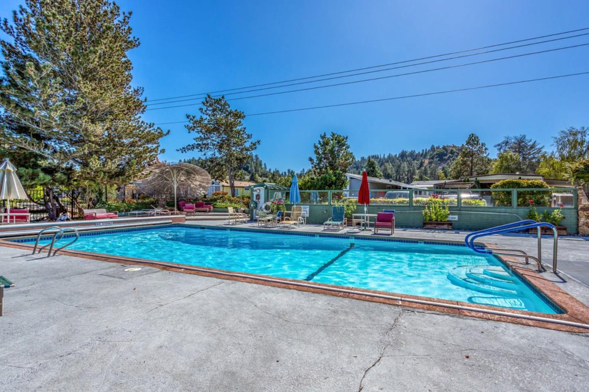 alexchowhomes's tweet photo. #SpringLakes 55+ #MobileHomePark: Tucked away in a great location, Spring Lakes offers a beautiful pool, clubhouse, putting green, shuffleboard, and more. 🛝 Located in the heart of #ScottsValley, it provides easy access to grocery stores, restaurants, banking, coffee shops... 🛍️ https://t.co/t8diU5ac22