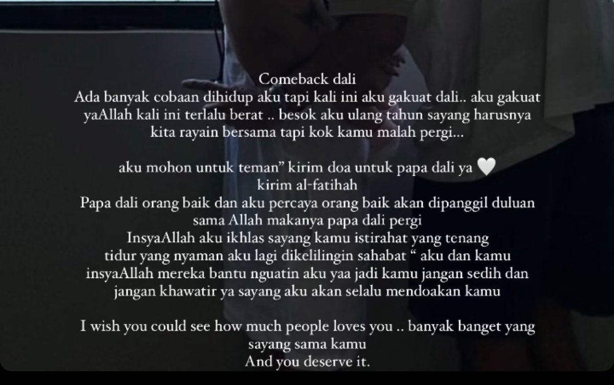 daritadi gak berenti nangis ya Allah kuat kuat ya mama jennifer, banyak yang sayang papa dali. we love you &amp; kamari sooo much🥺💗