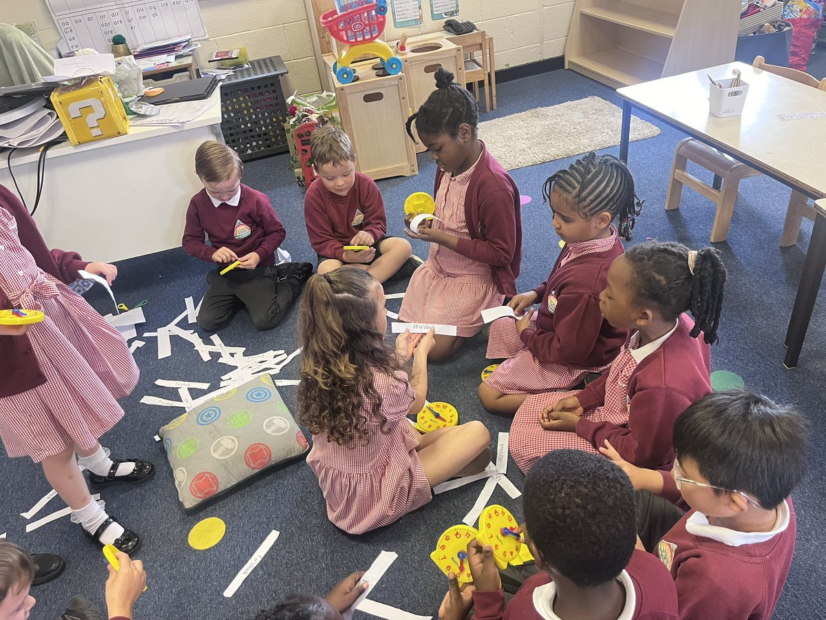 Miss Hopkins tweet media