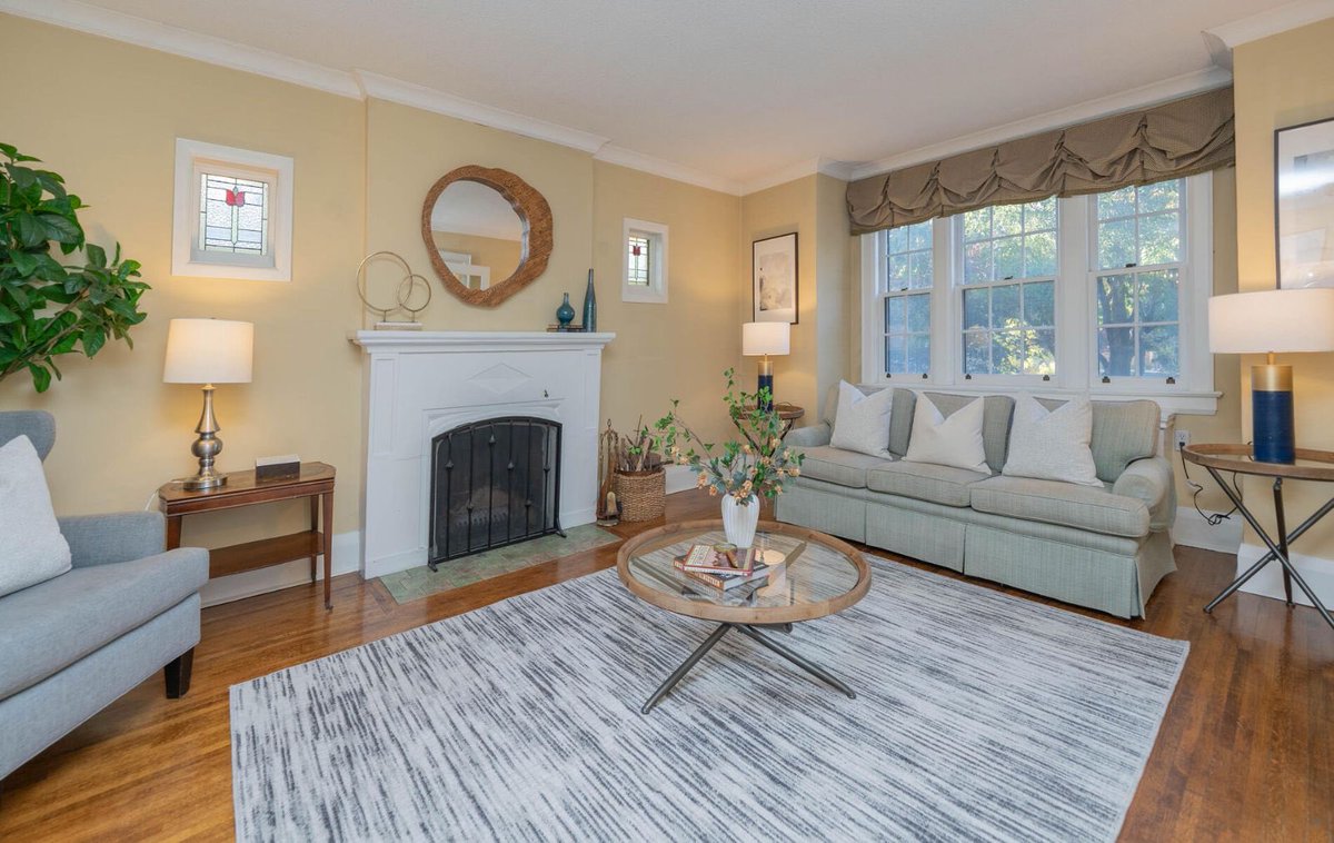 bel_lelli's tweet photo. FOR LEASE!!
55 Old Orchard Grove
Lawrence Park
$6,350/month

2 Storey Detached Family Home With 3 Storey Addition, In Coveted John Wanless Jrps Neighbourhood, 4+1 Bed/3 Bath, private drive
#ForLease #LawrencePark #ExecutiveLease #BelindaLelliTeam #chairmansclub2023 #toprealtors # https://t.co/YemWVIBCyJ