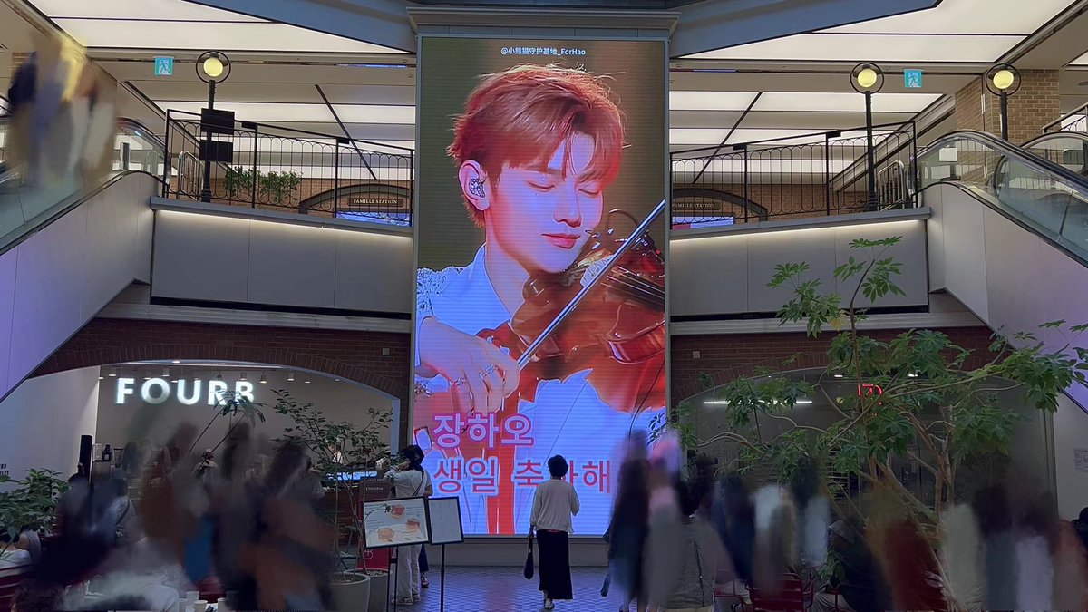 zhanghao_base's tweet image. 蓝天、白云和我们，都会一直爱你

Name: Seoul Gangnam Famille Station
Location: 2051st floor, Sapyeong-daero, Seocho-gu, Seoul (서울특별시 서초구 사평대로 2051층)
Time: July 18th to July 31st
Project: 9 Large Screen Ads

#ZHANGHAO #장하오 #章昊 #ジャンハオ