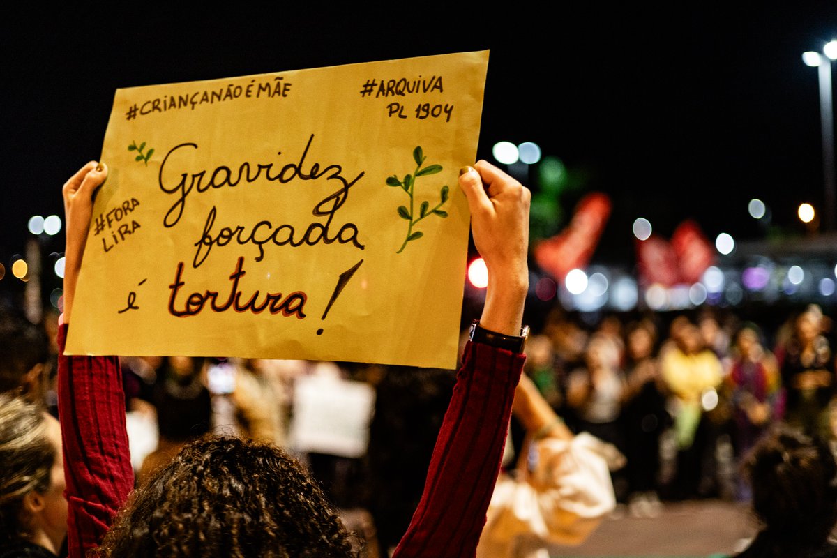 #SalvemAMeninaDeGoiás #CriançaNãoÉMãe

Ajude a pressionar para que a menina de 13 anos, vítima de estupro, acesse o direito ao aborto legal: criancanaoemae.org

Foto: Bianca Taranti/Portal Catarinas.