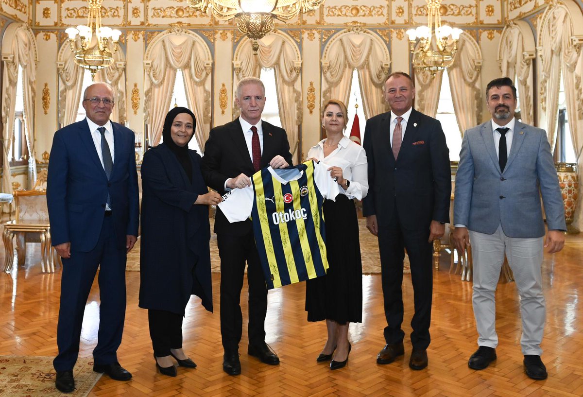 Fed2024fb's tweet photo. Dernek Başkanımız Av.Burcu Aydın Yönetim Kurulu Üyelerimizle  İstanbul Valisi Sn.Davut Gül"ü ziyaret https://t.co/tKrA3hWMC4şkanAv.Burcu Aydın, Sayın Valimize,2024-2025 eğitim  öğretim yılında şehit ve gazi çocuklarına verilecek burslar hakkında bilgilendirmeyi arz ettiler. https://t.co/xBVV7MvvEq
