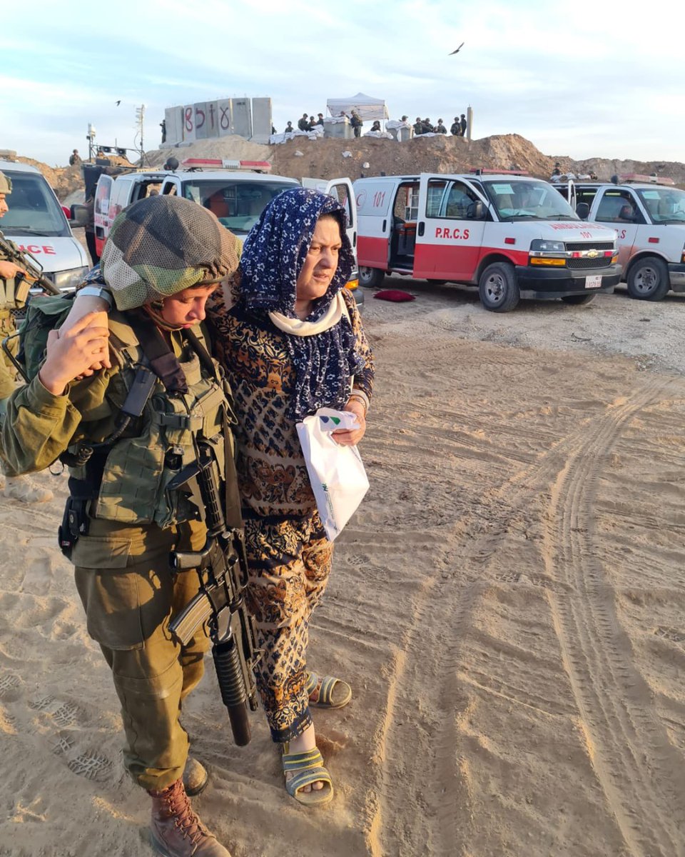 IsraelInfoEnFr's tweet photo. Voici ce que vous ne verrez jamais dans les médias : 

Une femme #Palestinienne blessée à #Gaza a été soignée dans un hôpital israélien, elle est  rentrée chez elle saine et sauve. 

Contrairement au Hamas, #Israël protège les civils tout en combattant les méchants. 🇮🇱 https://t.co/MG6SxjuYkn