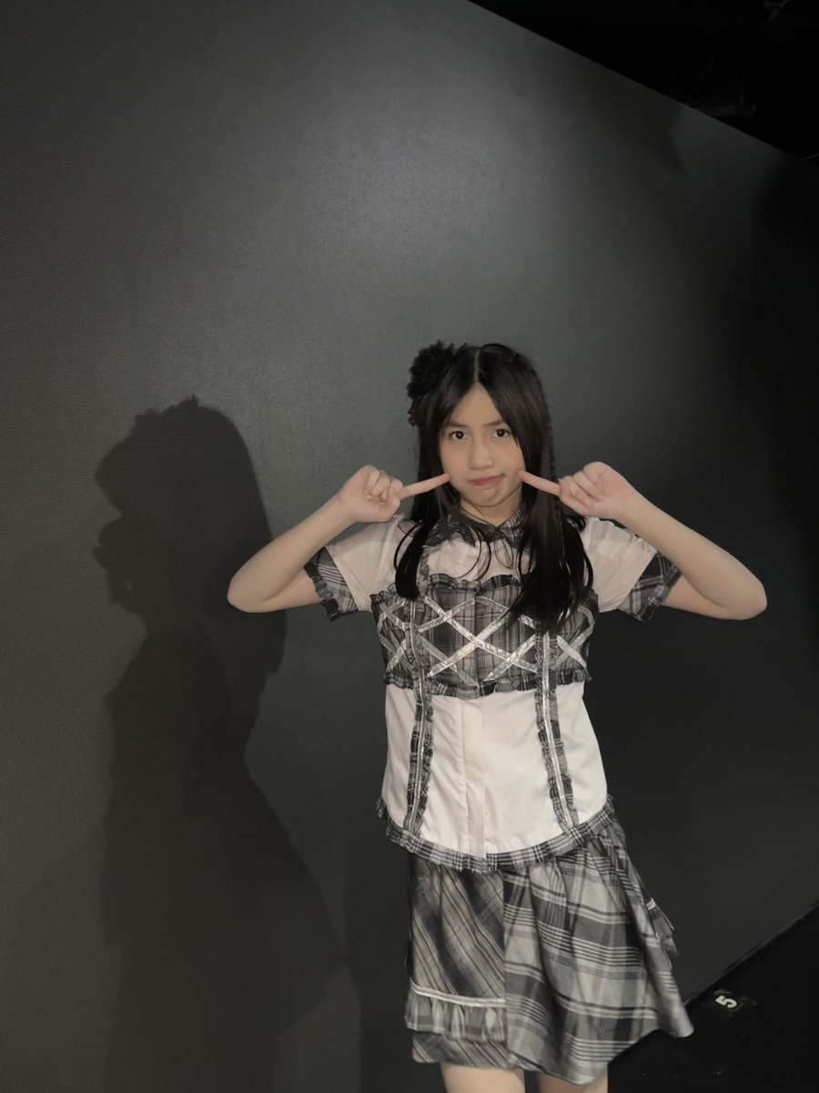 Michie_JKT48's tweet photo. thank you so much for today’s RKJ!! so happy and grateful to be part of another regular setlist!! mohon dukungannya terus semua, i will try to be better everyday 😉🫶🏻 https://t.co/9RuDTPXnaS