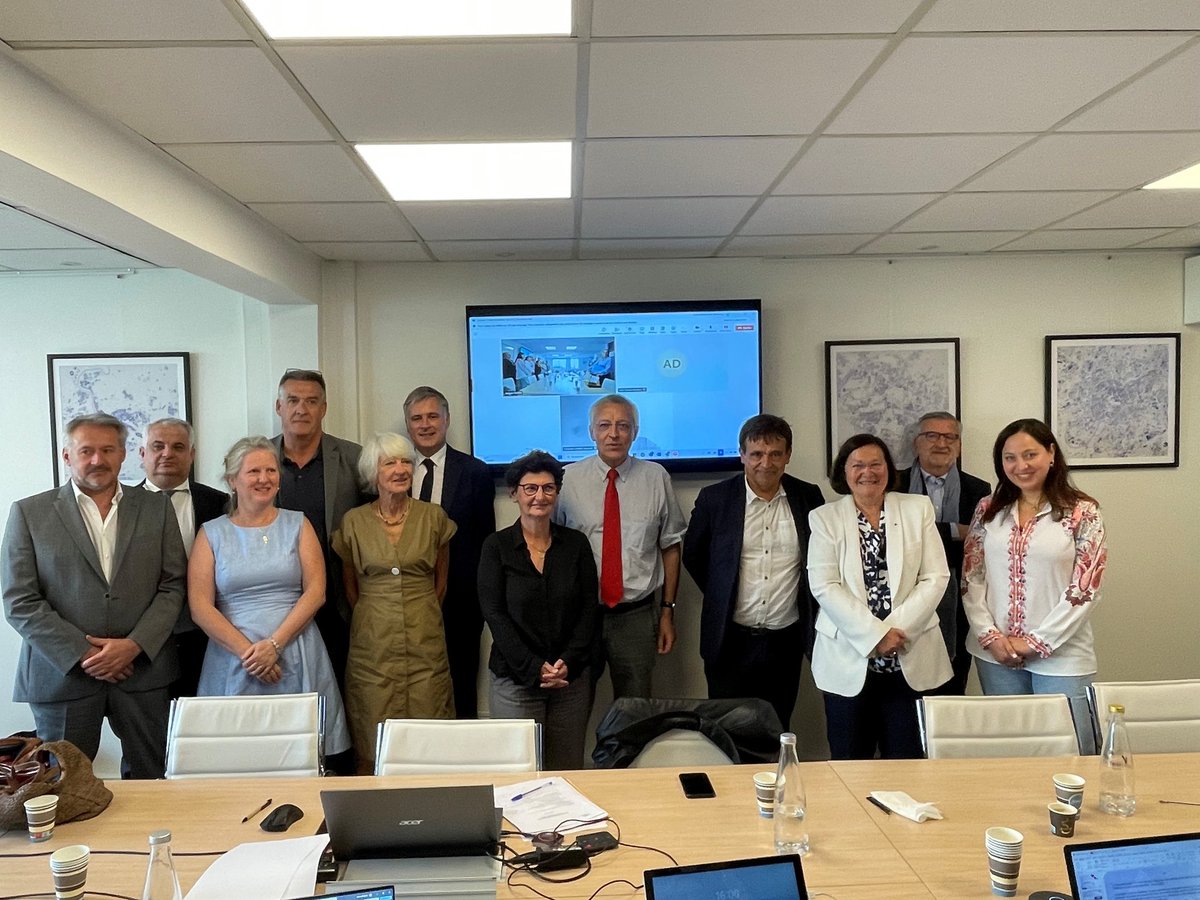 Le Conseil d'administration du Comité de Liaison des institutions ordinales (CLIO)  a élu un nouveau bureau :Jacques Guérin ,ordre national des veterinaires, président, Isabelle ,ordre des sages-femmes),  et François Molinié (Ordre des avocats aux Conseils), vice présidents