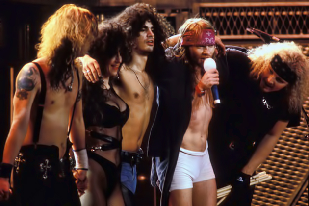 17-07-1993 <a href="/gunsnroses/">Guns N' Roses</a> tocó el último show de la gira Use Your Illusion frente a 100.000 aficionados en el estadio River Plate de Buenos Aires, Argentina (22 canciones).

Último show con Matt Sorum y Gilby Clarke. También el último de #Slash hasta la reunión de 2016.