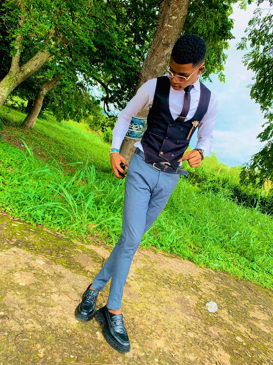 lightjose123's tweet photo. If you can’t be better than your competition,just Dress better https://t.co/vDEOc7cKlm