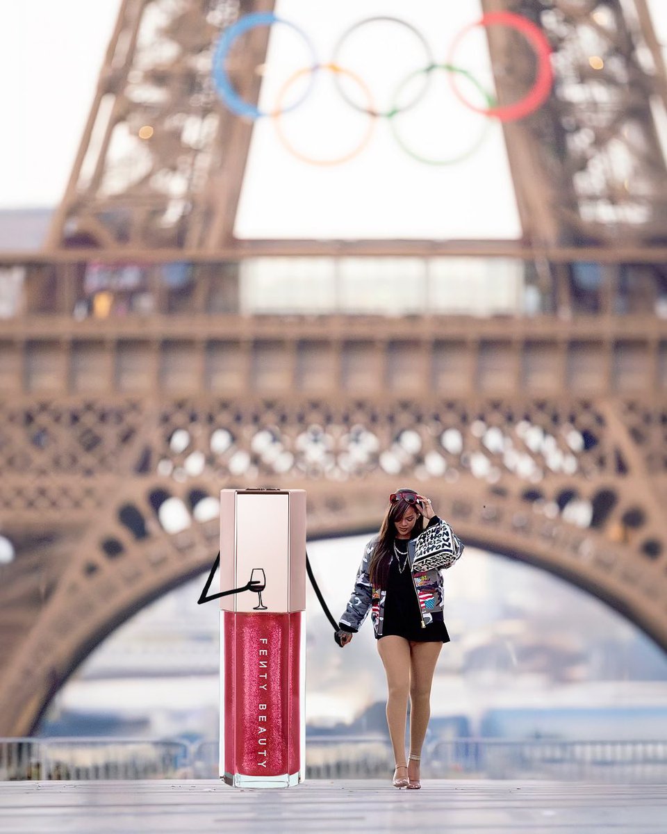 mefeater's tweet photo. Get those coins @rihanna! The beauty mogul announces that @fentybeauty is a premium partner of the Olympic and Paralympic Games. 💕 https://t.co/bQyK423WEy