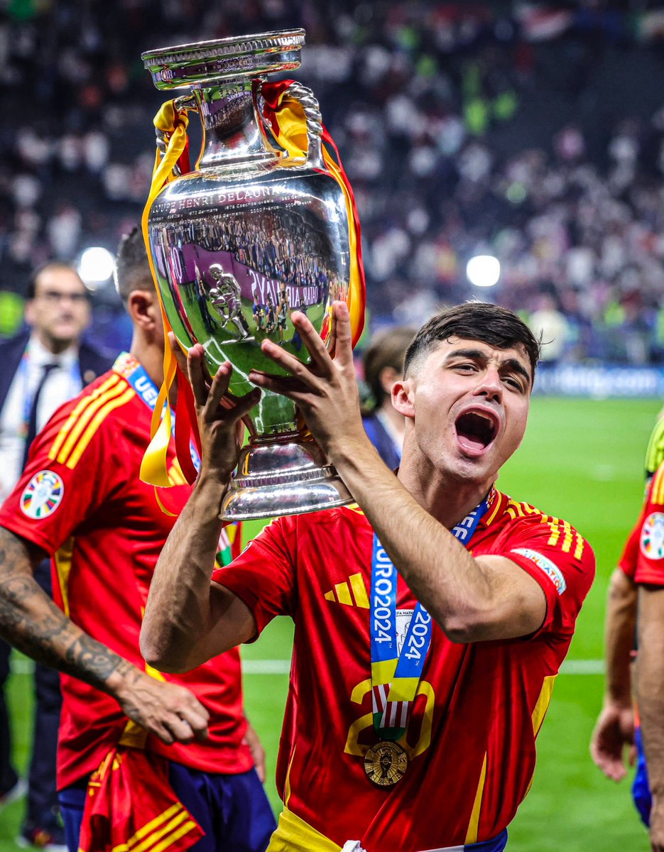 BarcaUniversal's tweet photo. Pedri: "I won La Liga and the Euro, now I want to achieve the World Cup and the Champions League." https://t.co/rt3uIFRSUV
