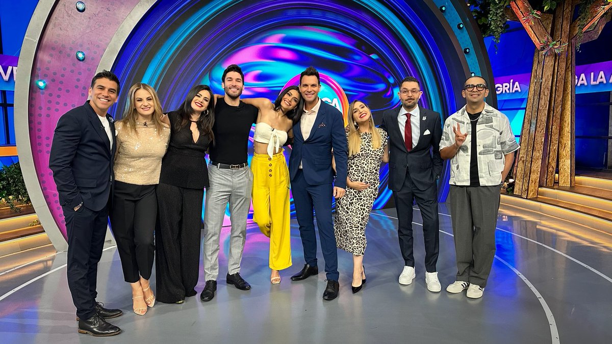 VengaLaAlegria's tweet photo. ¡Sigue disfrutando tu jueves junto a nosotros! Estamos al aire en #VLA por @aztecauno. 🤩✨💃🏻🙌🏻🕺🏻  #ADarle https://t.co/x9PWyIG89S