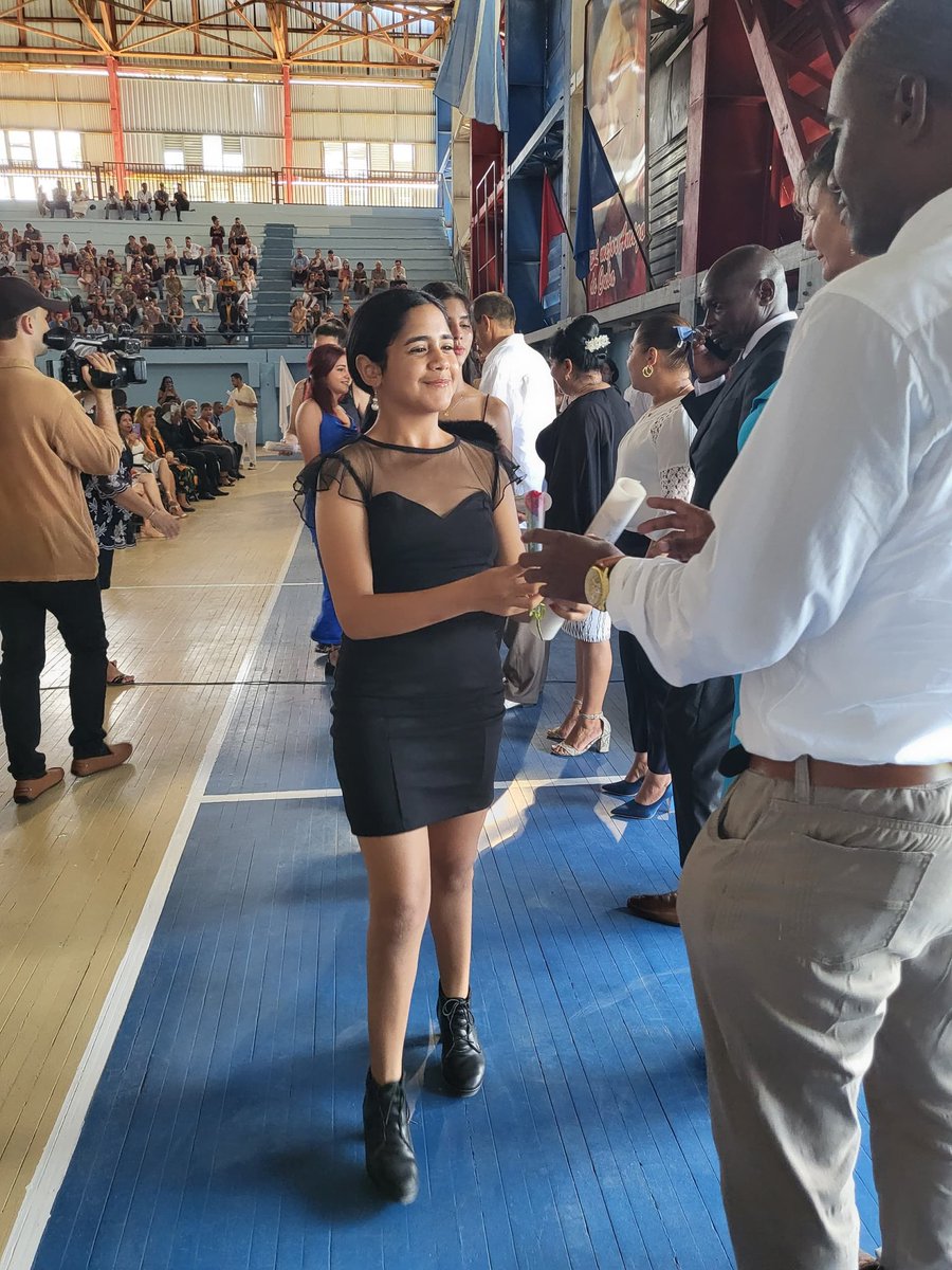 CiegodeAvilaTV's tweet photo. La graduación del curso 2024 de la Universidad Máximo Gómez Báez de #CiegoDeÁvila se efectuó este jueves en la sala techada Giraldo Córdova Cardín con el egreso de unos mil 30 nuevos profesionales de las ciencias exactas, sociales, pedagógicas y de la cultura física y el deporte. https://t.co/H0EJxkTVqs