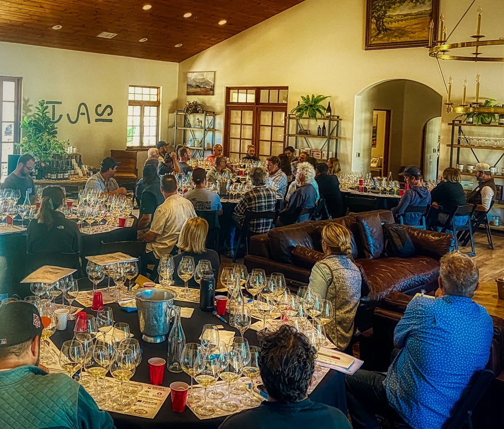 ampeloscellars's tweet photo. Great day in Sta Rita Hills.  50 winemakers tasted through 24 different 2023 Chardonnay barrel samples.  What an amazing example of the camaraderie and collaboration here in the valley.

Look forward this this very promising vintage as it will be released over the next year! https://t.co/LQkWzON0uV