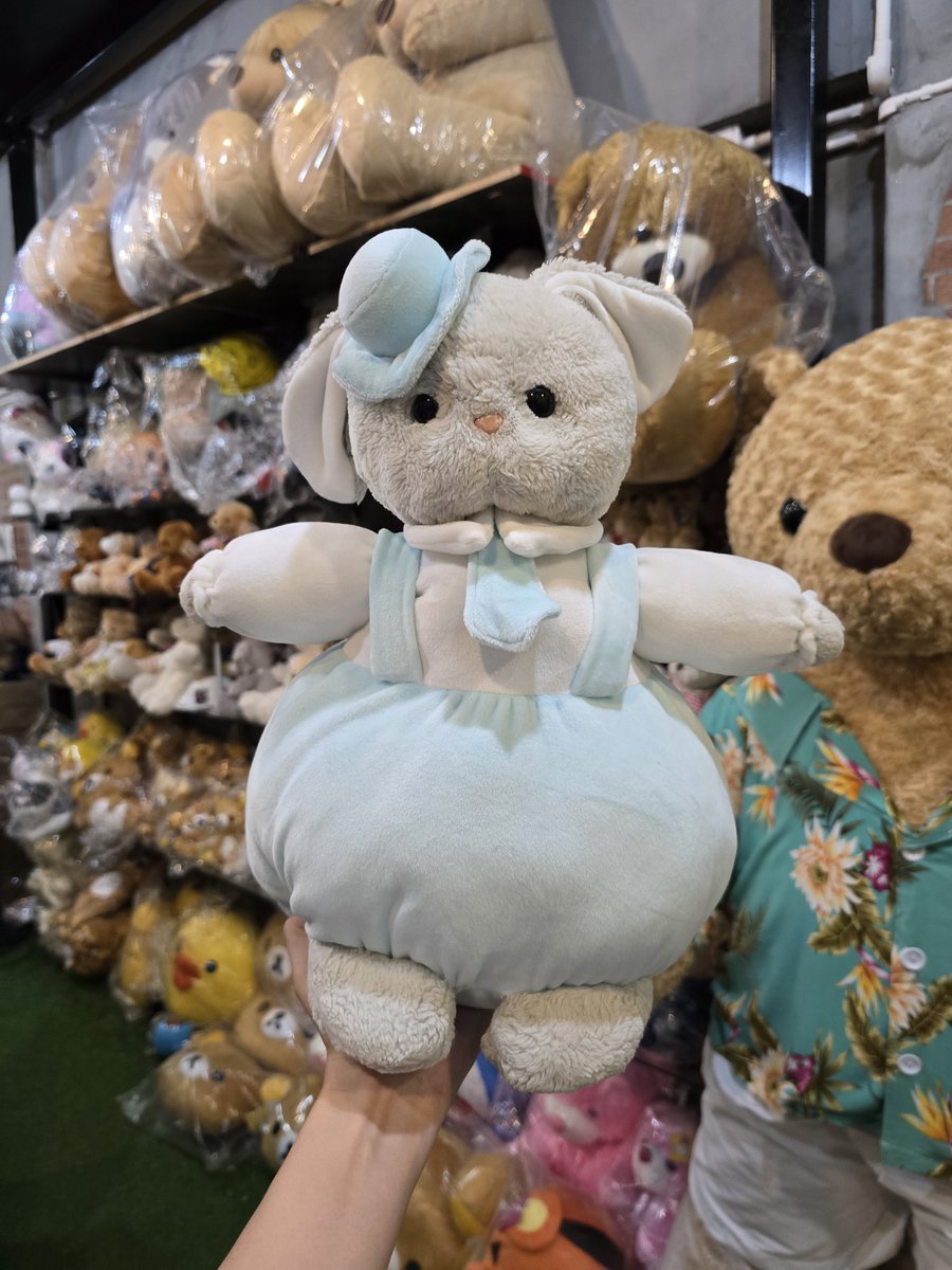 thonburian's tweet image. ไปเจอร้านซ่อมตุ๊กตาย่านกัลปพฤกษ์ ตรงสำเพ็ง 2 ที่จะชุบชีวิตน้องเน่าให้กลับมาสดใสอีกครั้งมา 🐰😂 วันนี้เราเลยพาน้องหยองแหยงที่เป็นกระต่ายอายุ 30 กว่าปีมารักษา

มาดูกันว่า Before กับ After จะเป็นยังไง 

 #ธนบุเรี่ยนรีวิว #รีวิวฝั่งธน #ตุ๊กตา #ซ่อมตุ๊กตา