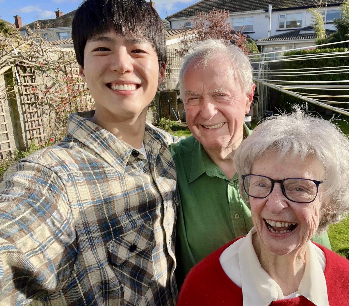 📣 Breaking News 📣

The original Ruaidhrí has officially been reunited with his parents following #MyNameIsGabriel 🥹🫶

<a href="/BOGUMMY/">박보검</a>  

#family #irish #theramparts #parkbogum