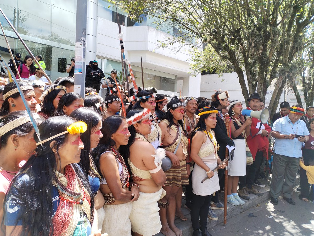 Carlos_San11's tweet photo. El día de hoy Nacionalidades de la Amazonía se reunieron con jueces de la @CorteConstEcu para que se convoque audiencia en territorio y se emita la sentencia vinculante sobre consentimiento libre, previo e informado #CLPI en el caso Nro. 1296-19-JP.
@AFrontlines_ES https://t.co/nEpQ1v3YH4